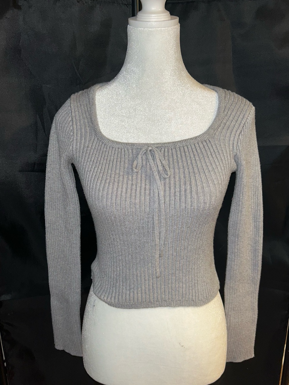Cozy ribbed scoop neck top with bow 🩶🐼